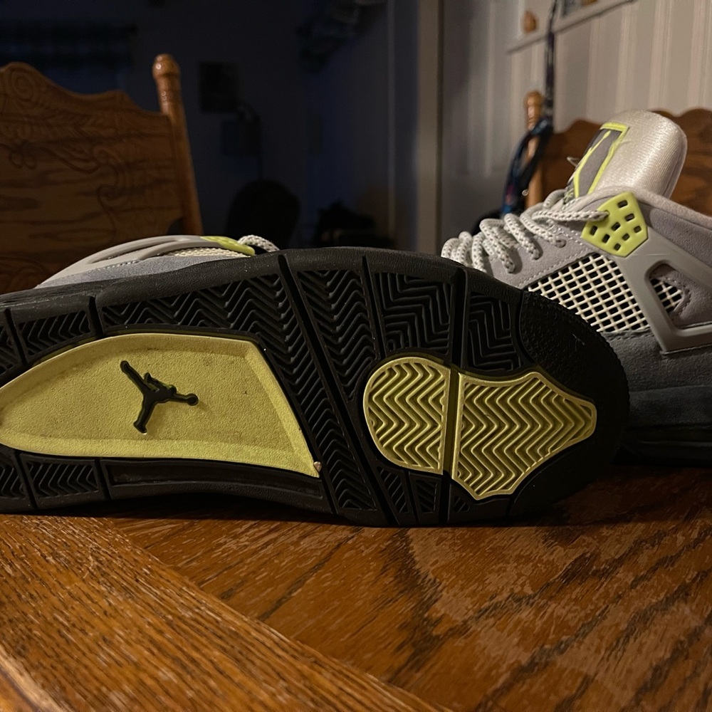 Jordan 4 neon